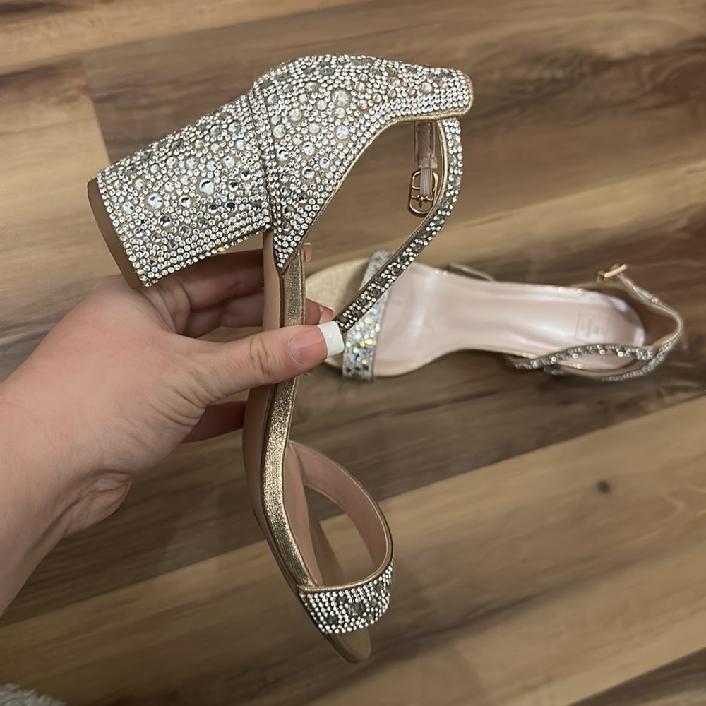 Size 9 Wide Db Studio Sparkly Heels - image 2